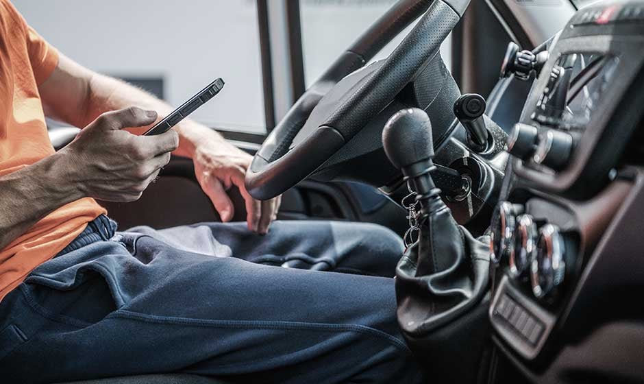 Truck-driver-using-phone-contact-factoring-company